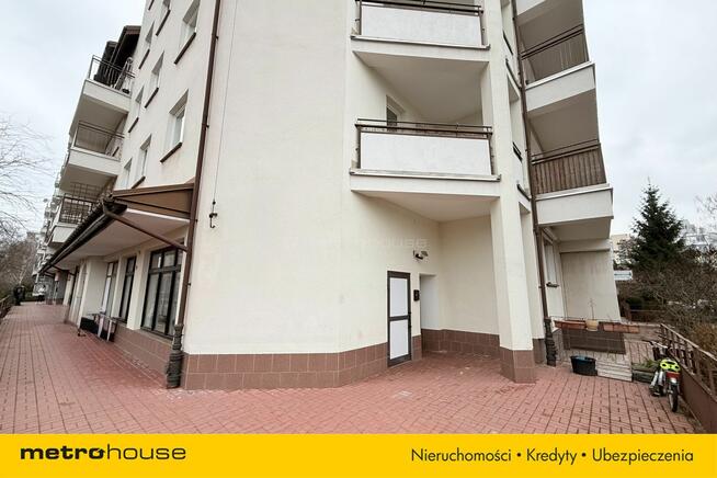 Przestronny lokal z witrynami, 5 min Metro Kabaty