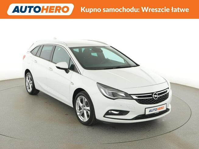 Opel Astra Kamera, asystent pasa, multimedia, grzane fotele i kierownica, czytani