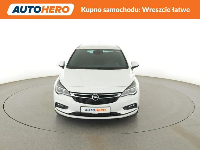 Opel Astra Kamera, asystent pasa, multimedia, grzane fotele i kierownica, czytani