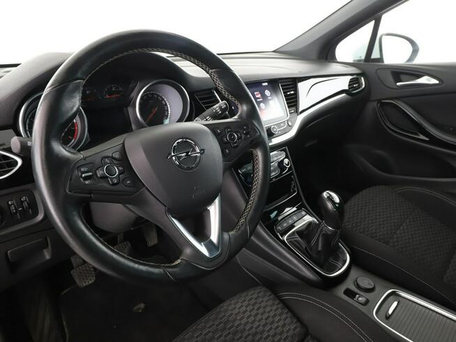 Opel Astra Kamera, asystent pasa, multimedia, grzane fotele i kierownica, czytani