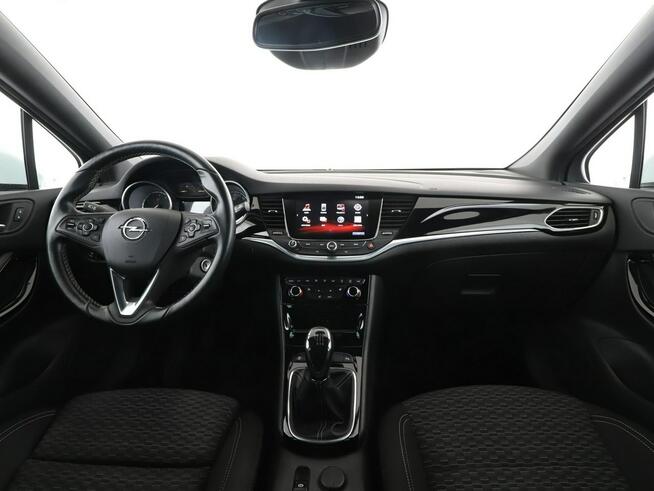 Opel Astra Kamera, asystent pasa, multimedia, grzane fotele i kierownica, czytani