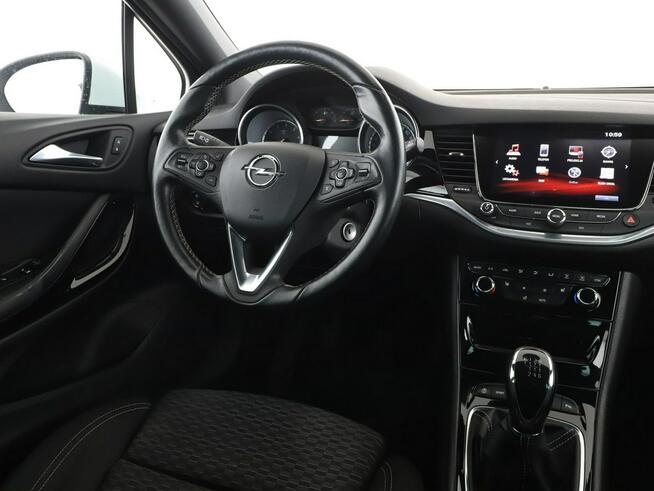 Opel Astra Kamera, asystent pasa, multimedia, grzane fotele i kierownica, czytani