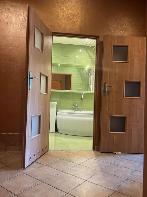 2/3 pokoje, kuchnia ze spiżarnią, ogródek, do rem.