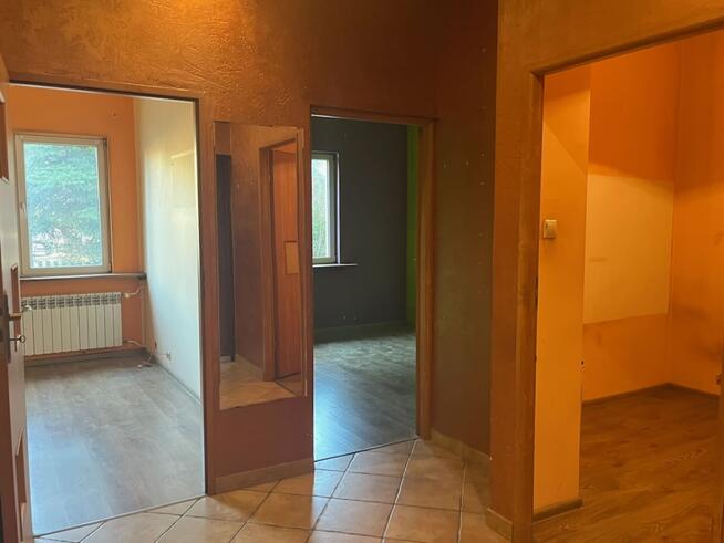 2/3 pokoje, kuchnia ze spiżarnią, ogródek, do rem.