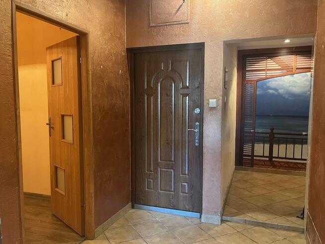 2/3 pokoje, kuchnia ze spiżarnią, ogródek, do rem.