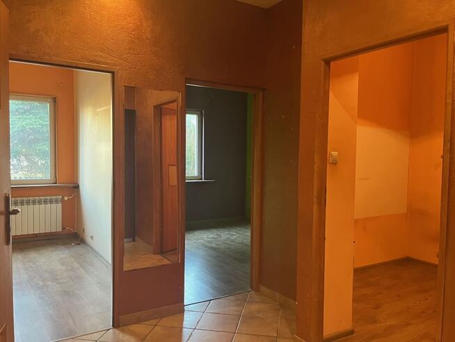 2/3 pokoje, kuchnia ze spiżarnią, ogródek, do rem.