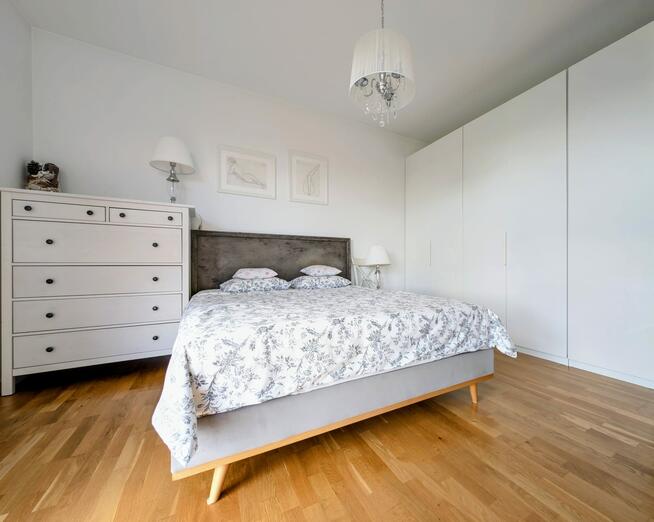 Nowoczesny parterowy dom z klasą w cichej widokowej okolicy