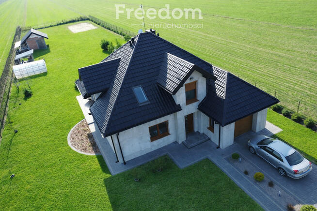 Sielski klimat, nowoczesne wnętrze – dom w Żminnem