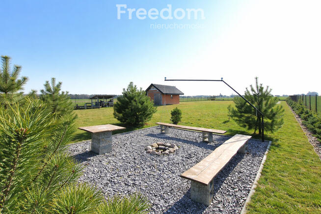 Sielski klimat, nowoczesne wnętrze – dom w Żminnem