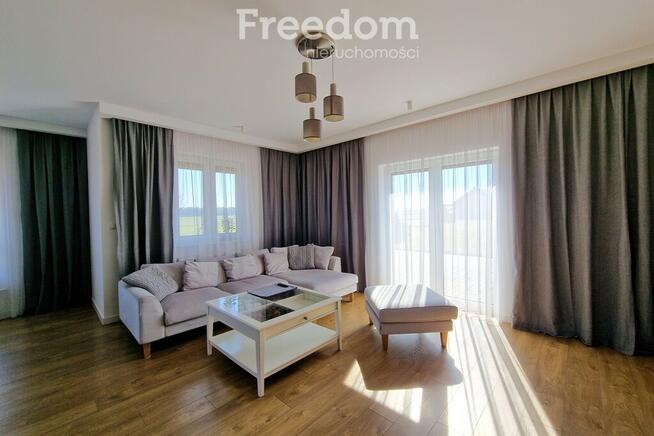 Sielski klimat, nowoczesne wnętrze – dom w Żminnem