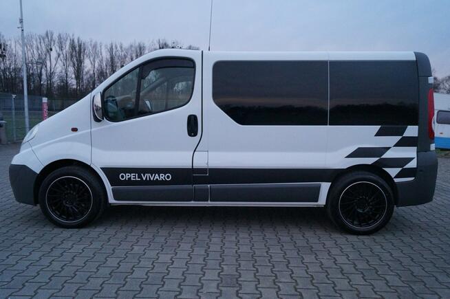 Opel Vivaro 9 osob. Hak NAVI 2,0 115 KM Doinwestowany Zadbany
