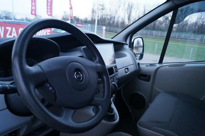 Opel Vivaro 9 osob. Hak NAVI 2,0 115 KM Doinwestowany Zadbany