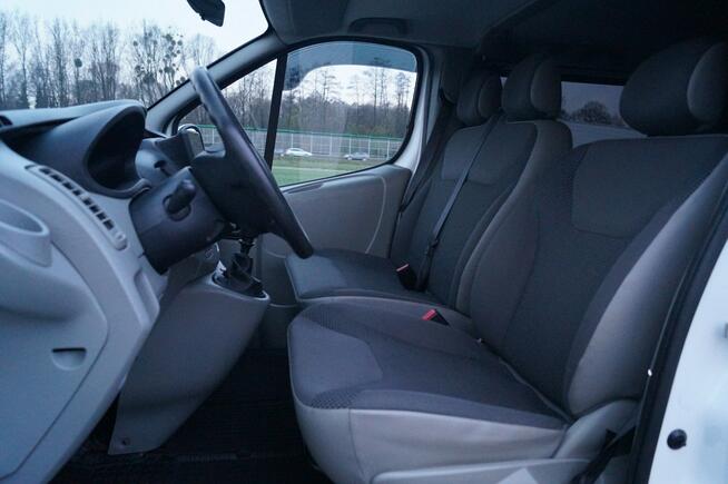 Opel Vivaro 9 osob. Hak NAVI 2,0 115 KM Doinwestowany Zadbany