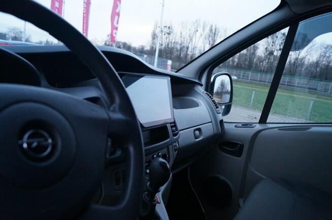 Opel Vivaro 9 osob. Hak NAVI 2,0 115 KM Doinwestowany Zadbany