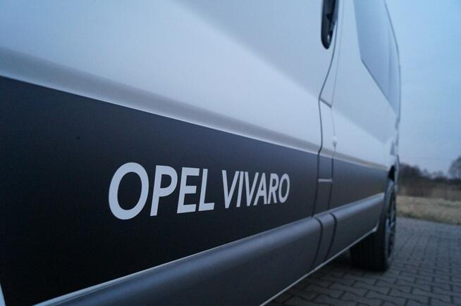 Opel Vivaro 9 osob. Hak NAVI 2,0 115 KM Doinwestowany Zadbany