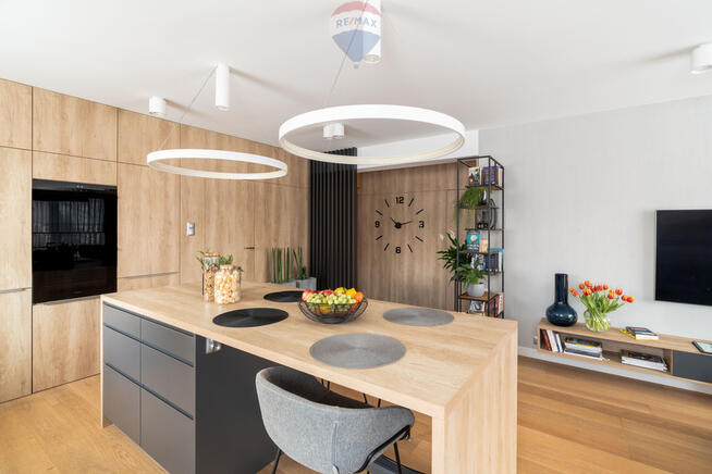 Podolany 3 pokoje, miejsce postojowe i komórka