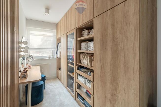 Podolany 3 pokoje, miejsce postojowe i komórka