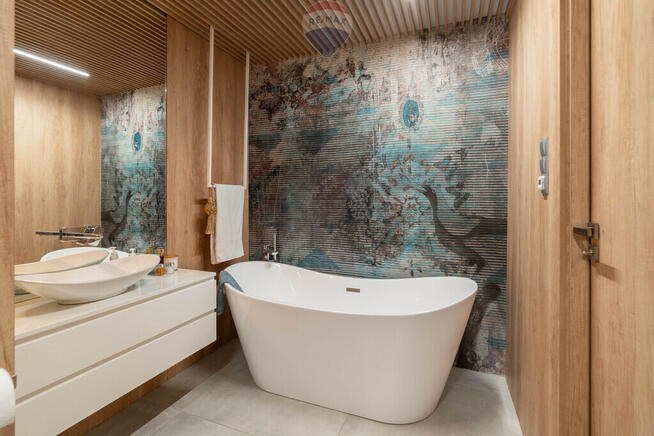 Podolany 3 pokoje, miejsce postojowe i komórka