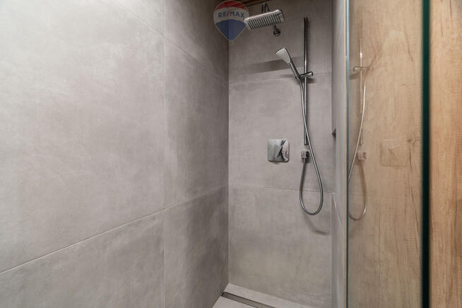 Podolany 3 pokoje, miejsce postojowe i komórka