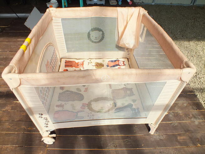 Kojec dziecięcy LIONELO składany otwierany uchwyty koła hamu