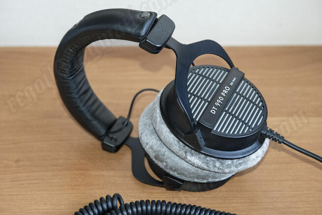 Beyerdynamic DT990 Pro 250 ohm.