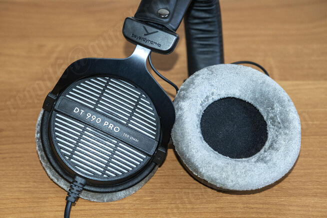 Beyerdynamic DT990 Pro 250 ohm.