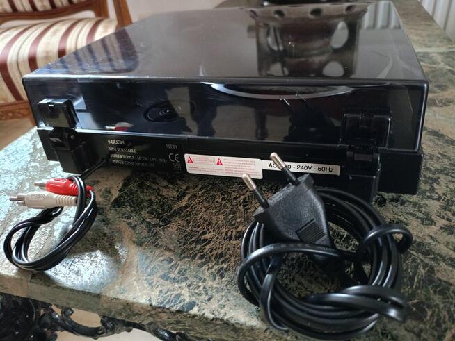 Gramofon BUSH MTT1 z przedwzmacniaczem