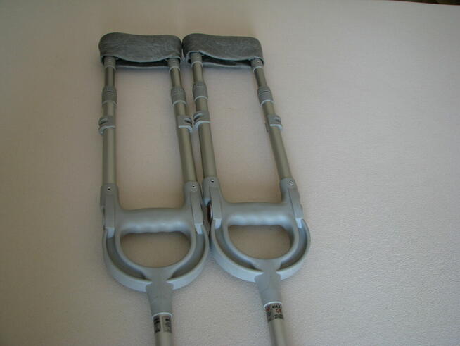 Kule ortopedyczne pachowe z regulacją wysokości MIKIRAD 06MR