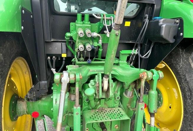 Ciągnik John Deere 5080 M z ładowarką