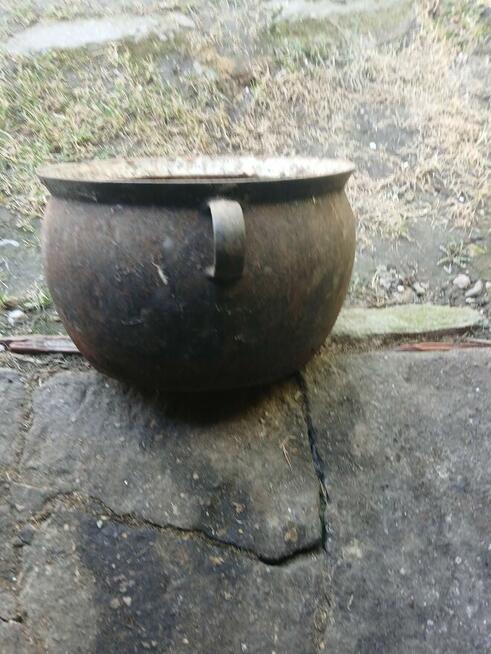 Stary żeliwny kociolek 30 litrów