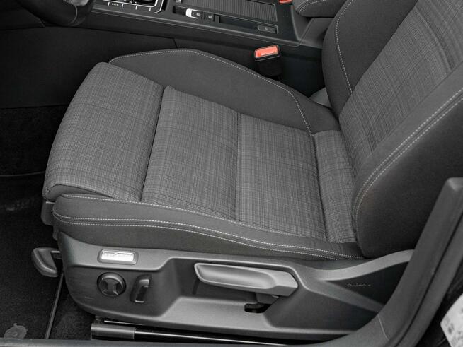 Volkswagen Passat 1.5 TSI Business DSG Podgrz.f Cz.park LED Cz.park VAT23%
