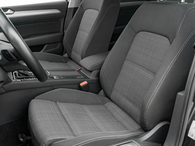Volkswagen Passat 1.5 TSI Business DSG Podgrz.f Cz.park LED Cz.park VAT23%