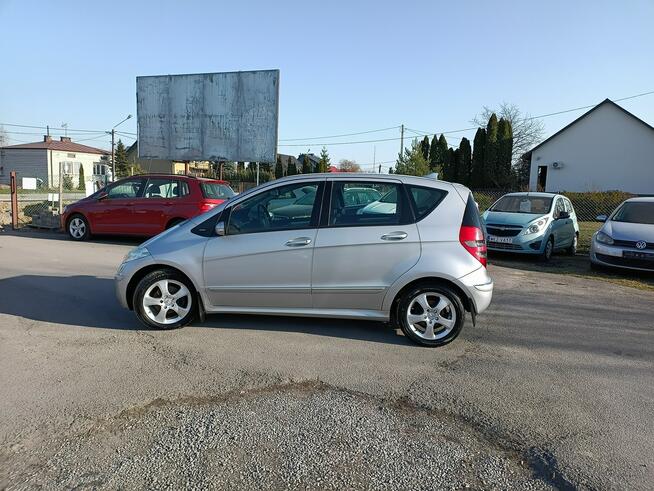 Śliczny Mercedes a klasa klima fela