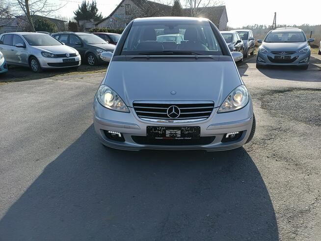 Śliczny Mercedes a klasa klima fela