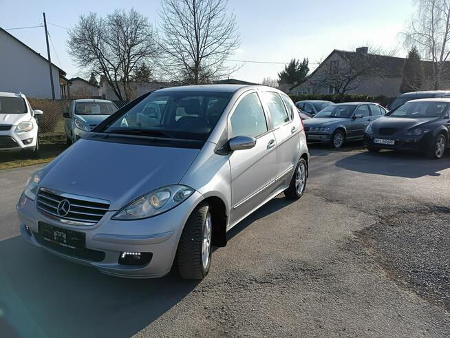 Śliczny Mercedes a klasa klima fela