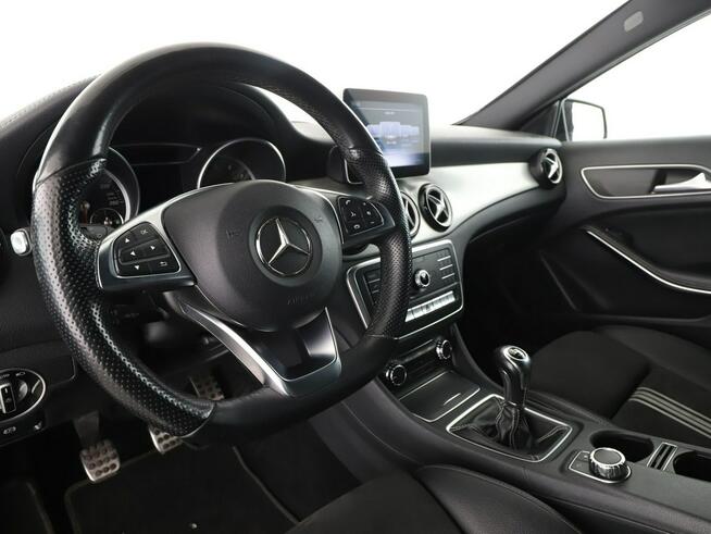 Mercedes GLA 200 full LED półskóra Android Auto klima auto grzane fotele tempomat czuj