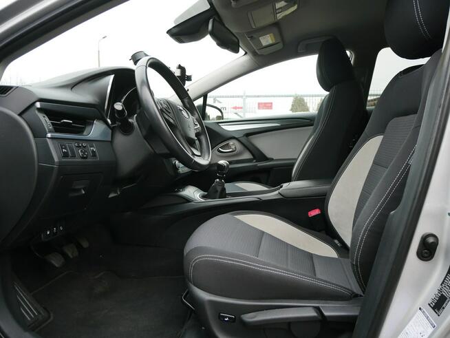 Toyota Avensis 1.8 147KM Euro6 Sol Kombi 2xPDC -Navi -Kamera -Grzane fot - Koła Lato