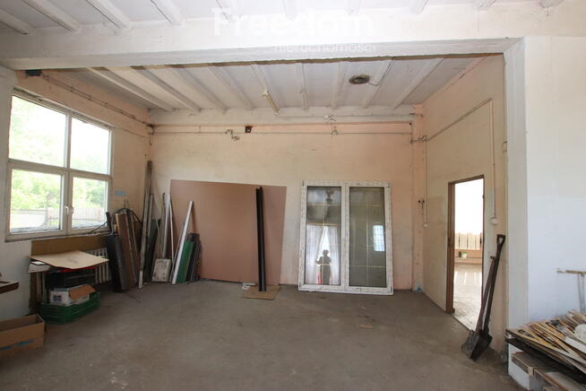 Nieruchomość magazynowo usługowa z dużą działką.