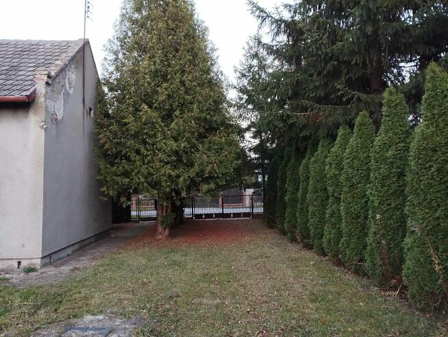 Sprzedam działkę z zabudowaniami