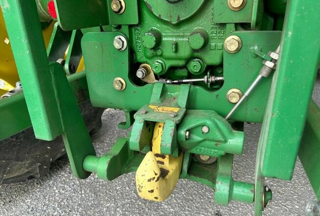 Ciągnik John Deere 5080 M z ładowarką