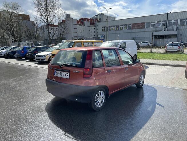 Fiat Punto 1999 1.1 alternator do wymiany