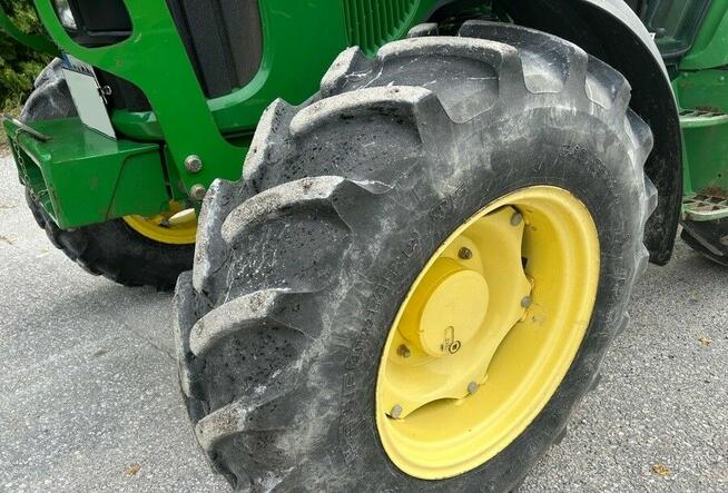 Ciągnik John Deere 5080 M z ładowarką