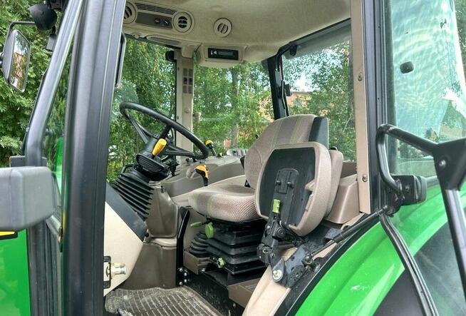Ciągnik John Deere 5080 M z ładowarką