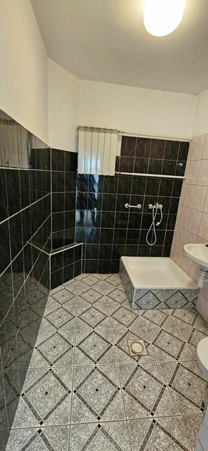 Budynek mieszkalny wielofunkcyjny na 2 ha działce.