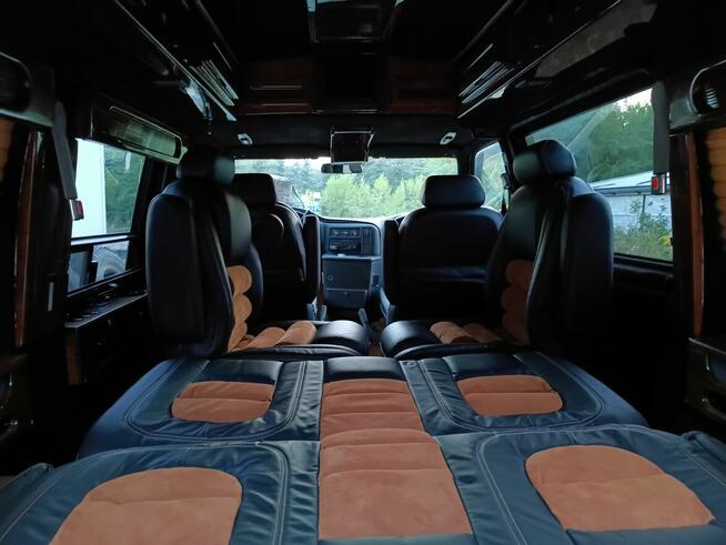 Dam pracę najlepiej małrzeństwu przy sprzątaniu dużej działk