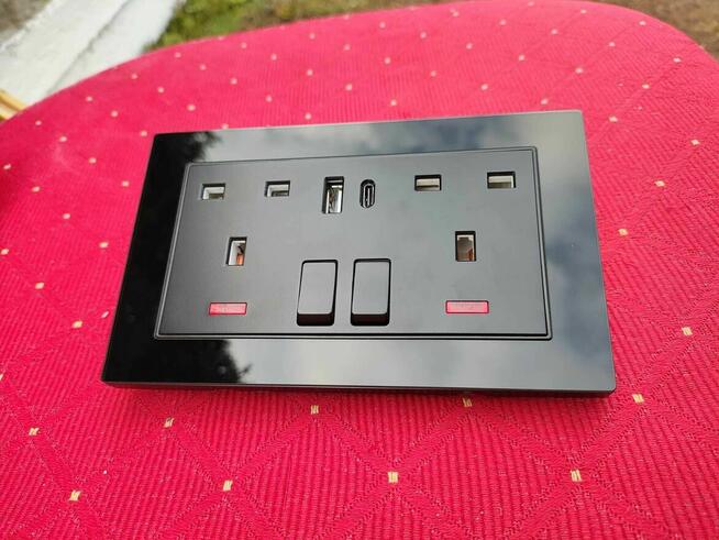 Gniazdo Elektryczne Gniazdko natynkowe Podwójne Czarne USB C