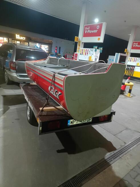 Dam pracę najlepiej małrzeństwu przy sprzątaniu dużej działk