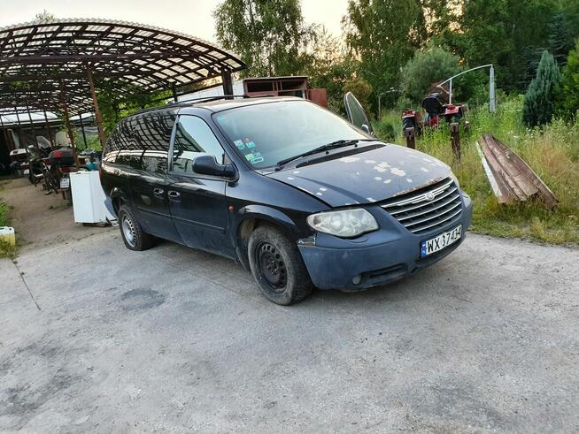 Dam pracę najlepiej małrzeństwu przy sprzątaniu dużej działk