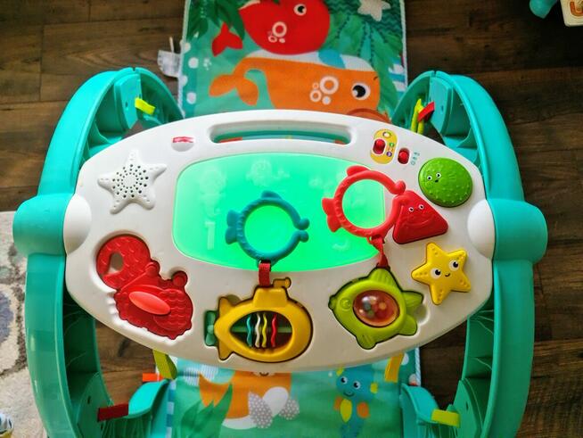 Mata 4w1 Fisher Price muzyczna na pleckach, tunel, stolik 0+