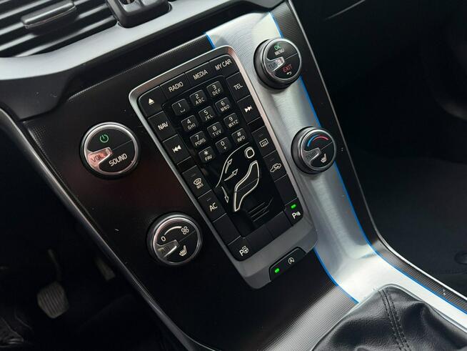 Volvo V40 Cross Country 1.6D Rdesign Virtual Navi Climatronic PDC Park Assist Carpass